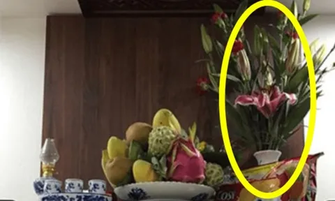 Chỉ có 1 lọ hoa thì đặt bên phải hay bên trái bàn thờ? Rất nhiều gia đình vẫn đang làm sai