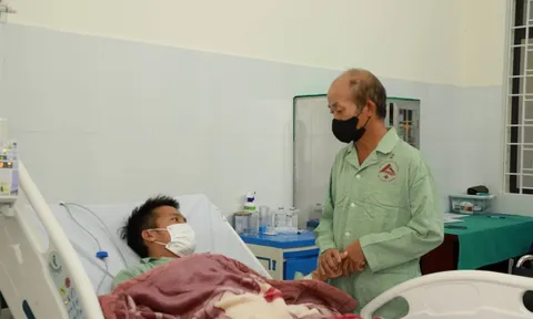 Người cha hiến thận cứu con trai suy thận giai đoạn cuối 0