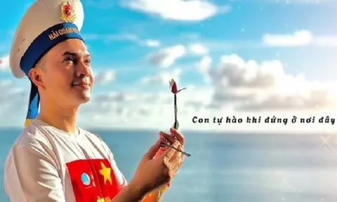 Nam ca sĩ tới đảo Trường Sa nhặt rau, nấu ăn cùng chiến sĩ: "Tôi nghẹn ngào, xúc động"