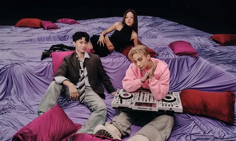 Màn chào sân ngập visual của WOKEUP cùng Phương Ly