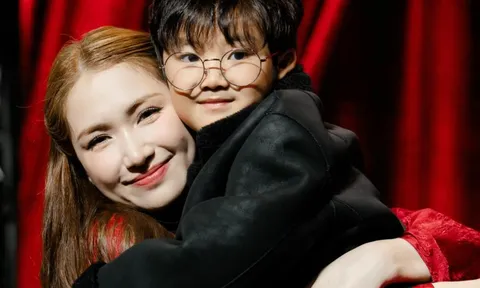 Bé Bo không tin mẹ Hoà Minzy có người hâm mộ