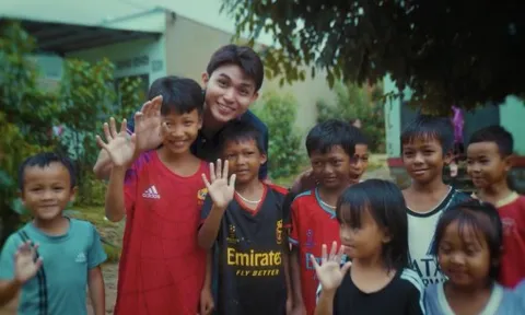 Ca sĩ Jun Phạm dành toàn bộ doanh thu MV giúp bà con vùng lũ tái thiết cuộc sống