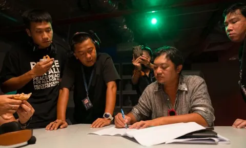 Nhiều người từ chối đồng hành, Phan Gia Nhật Linh vẫn quyết làm 'Đại tiệc trăng máu 8'