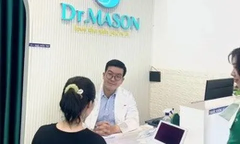 Bác sĩ da liễu thẩm mỹ nội khoa chọn con đường điều trị an toàn và bền vững