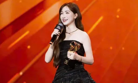 Hòa Minzy cam kết giữ gìn hình ảnh sau khi nhận Giải thưởng Quảng cáo sáng tạo Việt Nam 2025