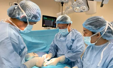 Cứu sống bé trai sinh non viêm ruột nguy kịch 0