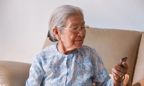 Nữ NSƯT 93 tuổi đi diễn bị quỵt tiền: "Chắc họ khổ quá nên làm chuyện thiếu đạo đức"