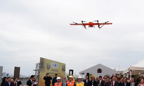 Bệnh viện đầu tiên dùng thiết bị bay không người lái đưa thuốc men đến trạm y tế 0