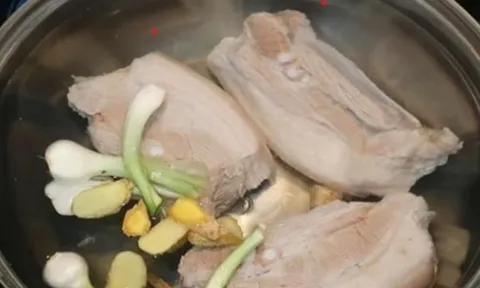Chỉ cần làm đúng 4 bước này, thịt lợn nấu kiểu gì cũng ngọt mềm, không dai