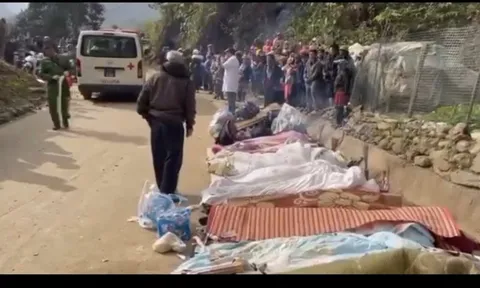 Xe khách lật khiến 9 người tử vong, nhiều người bị thương: Xe chở đoàn thiện nguyện