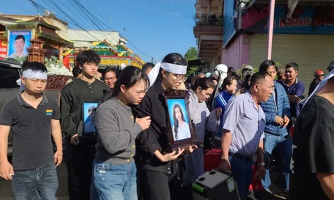 CLIP: Xúc động dòng người tiễn đưa 4 nạn nhân trong vụ cháy nhà