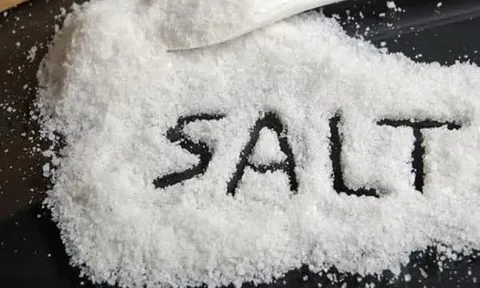 Lợi ích của thói quen uống nước muối ấm mỗi sáng