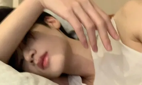 3 kiểu dùng gối "bẻ cong" xương khớp, khiến nhiều người còn trẻ mà tối ngày đau nhức, xương yếu hơn người già