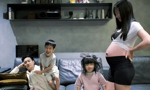 Trâm Anh mang thai lần 3, zoom cận biểu cảm của JustaTee và 2 nhóc tỳ khiến MXH bùng nổ