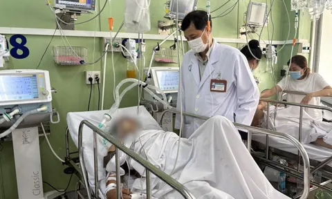 Nhiều người tiệc tùng liên miên dịp cuối năm, bác sĩ cảnh báo ngộ độc rượu 0