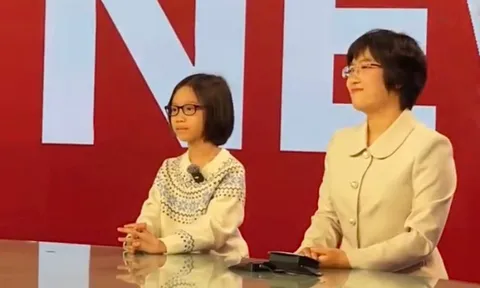 Cô bé 9 tuổi đứng trước ống kính VTV, dẫn bản tin tiếng Anh 'chuẩn' biên tập viên 0