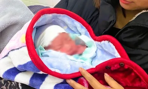 Tìm người thân trẻ sơ sinh bị bỏ rơi trong tiết trời giá rét ở Thanh Hóa