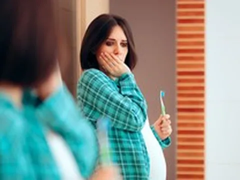 Bệnh nha chu và nguy cơ sinh non: Mối liên hệ ‘mật thiết’ mẹ bầu cần biết