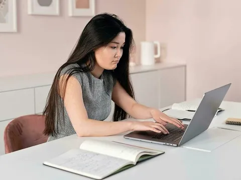 Dấu hiệu AI đang thay thế nhân sự Gen Z