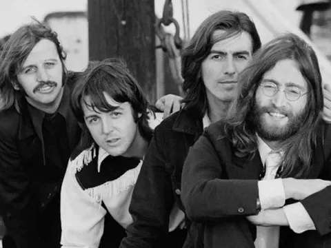 Có gì trong lần tái xuất bất ngờ của The Beatles sau 30 năm?