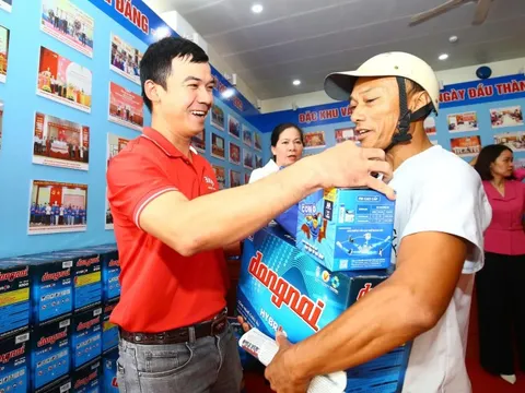 "Cùng ngư dân thắp sáng đèn trên biển" đến Quảng Ninh