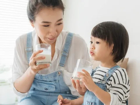 Theo dõi tăng trưởng, chăm sóc khoa học giúp con khỏe mạnh