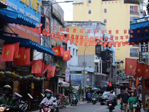 TP HCM rực rỡ cờ đỏ sao vàng chào mừng Quốc khánh 2-9