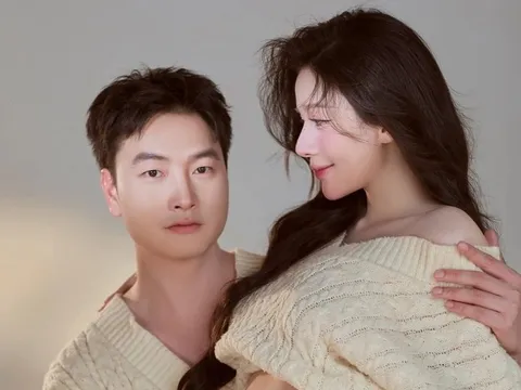 Vợ chồng Trọng Lân đón con trai đầu lòng