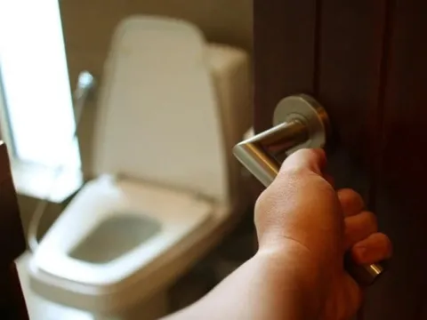 Thấy những dấu hiệu này khi đi tiểu, có thể thận của bạn đang 'kêu cứu'