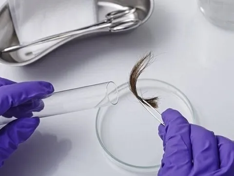 Phát hiện vợ ngoại tình, người đàn ông run rẩy đi xét nghiệm ADN với con trai: Òa khóc khi nhận kết quả