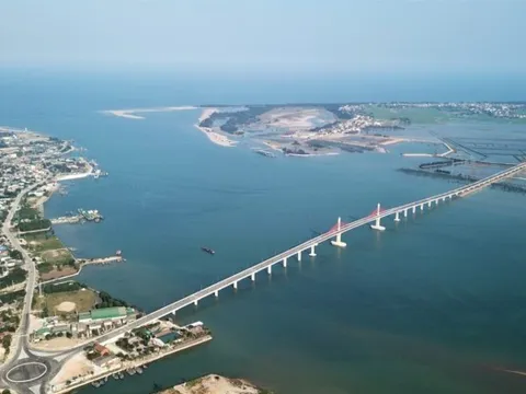 Bão số 5 Kajiki: Cấm lưu thông qua cầu Cửa Hội nối Nghệ An - Hà Tĩnh