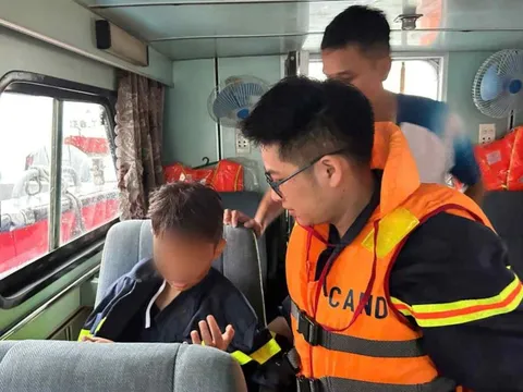 Vụ đắm tàu trên Vịnh Hạ Long: Vì sao bé trai 14 tuổi sống sót sau 4 tiếng ở trong khoang tàu chìm?