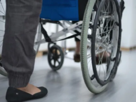 Nam kỹ sư 29 tuổi liệt tứ chi vì một quyết định sai lầm, thốt lên đầy day dứt: “Giá như hôm đó…”