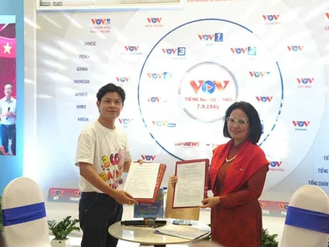 Nhạc sĩ Nguyễn Văn Chung trao tặng bản quyền 300 ca khúc thiếu nhi