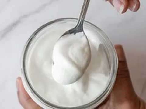 Nên ăn sữa chua trước hay sau bữa chính để hỗ trợ giảm cân?