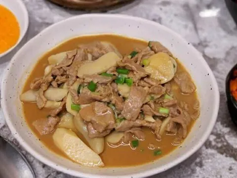 Dùng nguyên liệu "vua của thực phẩm tính kiềm" nấu món ăn dễ lại ngon, nước dùng sánh mịn rất hợp với cơm