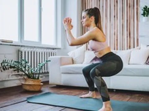 Squat bao nhiêu lần mỗi ngày mới giúp giảm mỡ sau 40 tuổi?