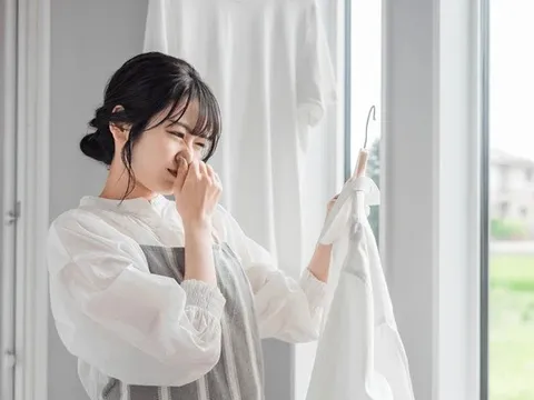 Chuyên gia độc chất CẢNH BÁO 5 sai lầm khi phơi quần áo trong nhà ngày mưa bão "mời gọi" vi khuẩn, bệnh tật