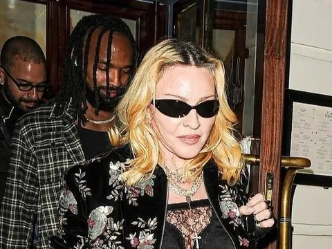 Madonna bên tình trẻ kém 29 tuổi