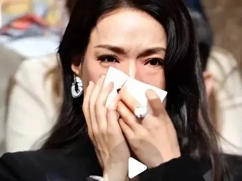 Thư Kỳ khóc