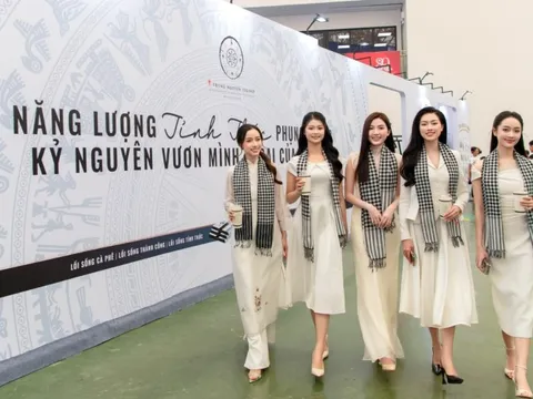 Các người đẹp Việt lan tỏa năng lượng tỉnh thức cùng Trung Nguyên Legend tại triển lãm A80
