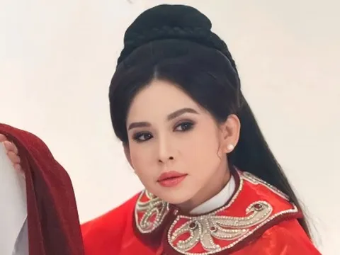 'Hồn thơ ngọc' và thử thách mới của nghệ sĩ Bình Tinh
