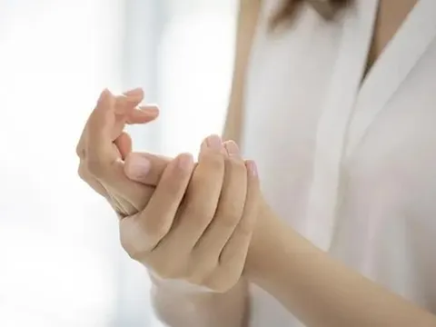 5 dấu hiệu xấu xí trên bàn tay cảnh báo thận của bạn đang kêu cứu!