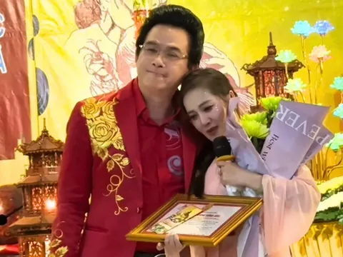 Con gái NSƯT Vũ Linh nổi tiếng sau khi bố qua đời: Có cha thứ 2 là nghệ sĩ, được mời lưu diễn ở Úc
