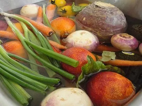 6 loại rau củ không cần dùng thuốc trừ sâu vẫn lớn, người bán hàng còn yên tâm để lại ăn, nhà bạn đã mua đúng chưa?