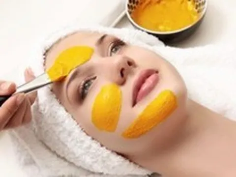 Cách sử dụng nghệ làm mờ vết thâm, giúp sáng da