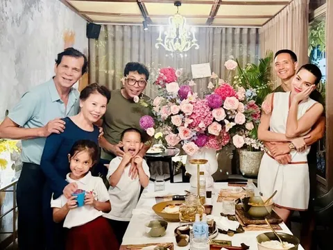 Sao Việt 24h: Mẹ Hồ Ngọc Hà tình tứ bên chồng lai Pháp trong ngày sinh nhật, U70 khoe dáng trẻ trung, viên mãn bên con...