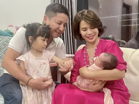 Cuộc sống viên mãn bên bạn gái kém 18 tuổi của nguyên lãnh đạo Nhà hát Tuổi Trẻ