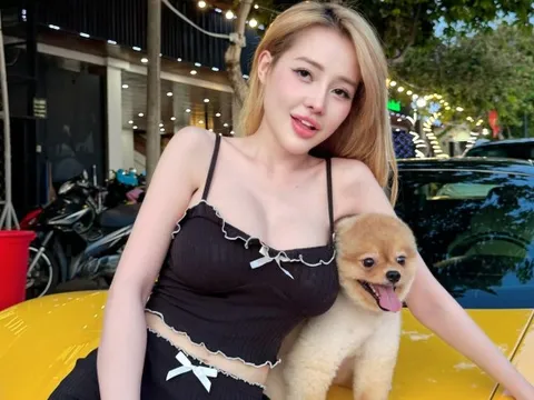Cách Ngân 98 "rải tiền"