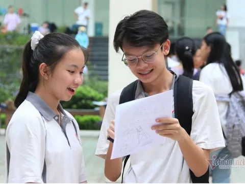 Ba học sinh lớp 10 giành giải Nhất kỳ thi học sinh giỏi lớp 12 Hà Nội 0